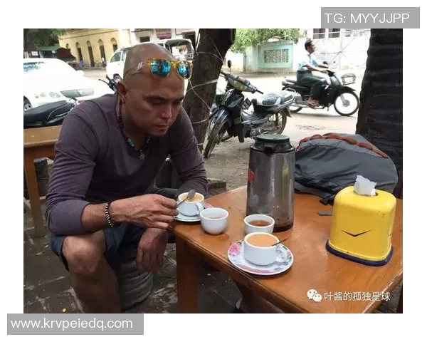 足球明星喝奶茶趣味视频曝光引发粉丝热议和模仿潮流